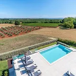 Ferienhaus Amazing In Bukori Buroli