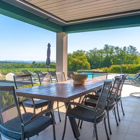 Awesome In Bukori Semesterbostad