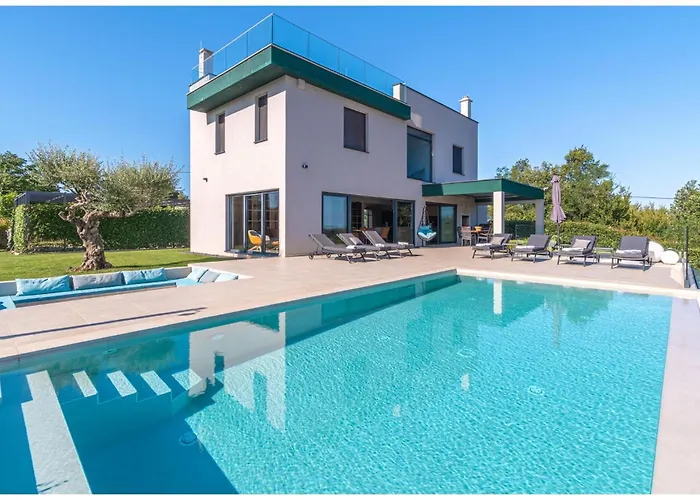 Semesterbostad Awesome In Bukori *