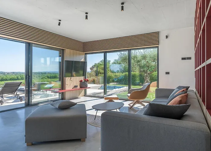 Semesterbostad Awesome In Bukori Buroli