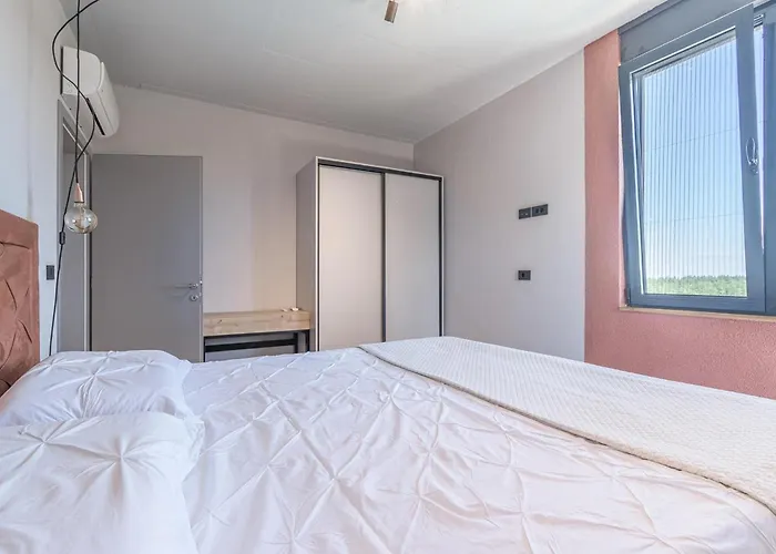 Awesome In Bukori Semesterbostad *