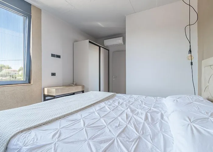 Semesterbostad Awesome In Bukori Buroli