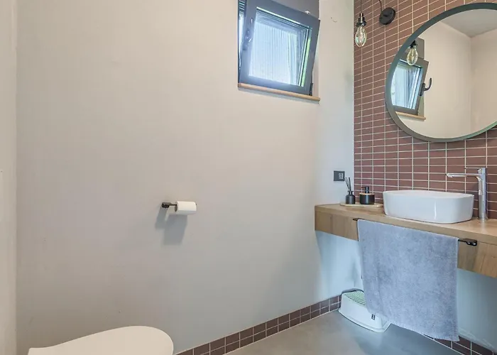 Semesterbostad Awesome In Bukori Buroli